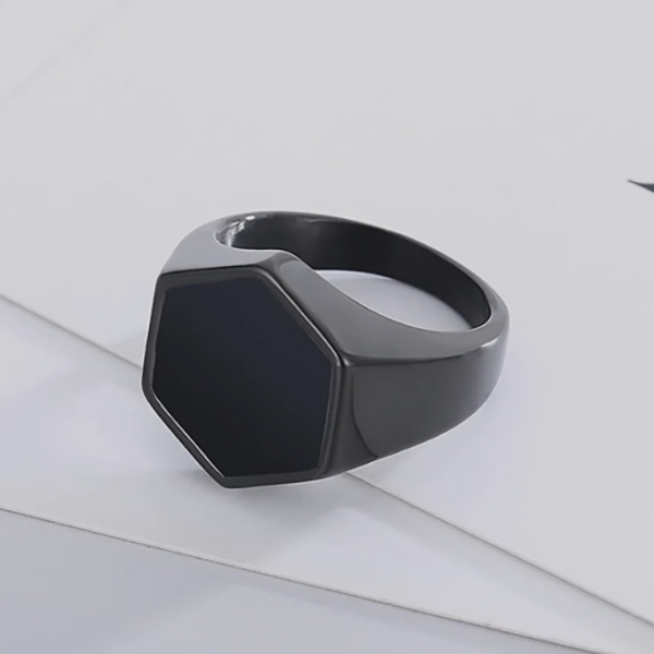 anillo negro diseno hexagonal marca calak cl sico 141894 NEGRO 1