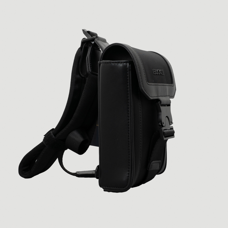bandolera negro diseno b sico con clip marca buckle cl sico 158740 NEGRO 2