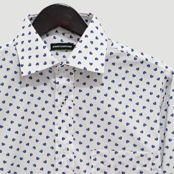 camisa blanca con diseno de treboles marca emporium slim 140483 BLANCO 2
