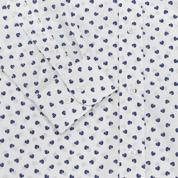 camisa blanca con diseno de treboles marca emporium slim 140483 BLANCO 4