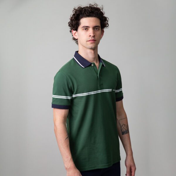 polo verde estructura doble franja marca carven slim 149944 249593 1