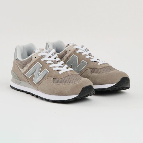 sneakers gris estilo ml574evg d marca new balance cl sico 157242 GRIS 1
